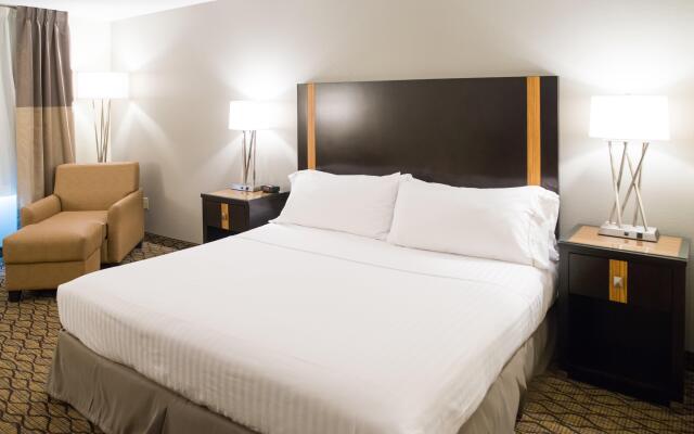 Holiday Inn Express Hotel & Suites Chanhassen, an IHG Hotel