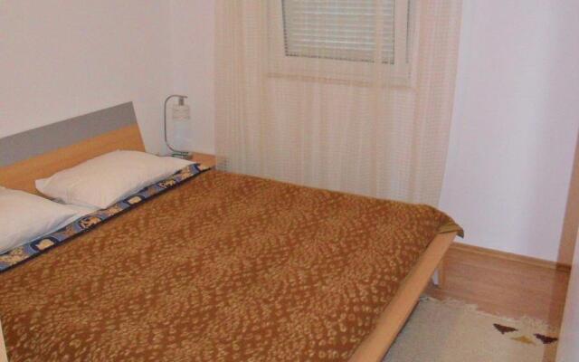 Apartment Blaga - with parking; A1 Rogoznica, Riviera Sibenik