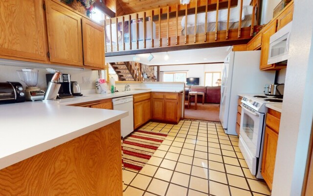 Snowcreek III 448 Pet-Friendly, Spacious and Bright, Gorgeous Meadow Views by RedAwning