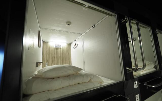 Leo Yu Capsule Hotel Nishifunabashi