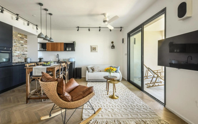 Grand Apartment with Amazing Balcony with Sea View