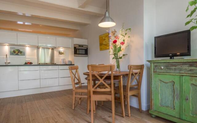 Canal View Amsterdam apartment