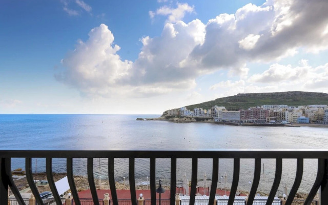 Seafront Small Home w Terrace