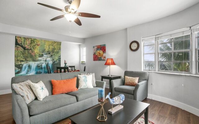 2 Bedroom Deluxe Apt on Collins Ave
