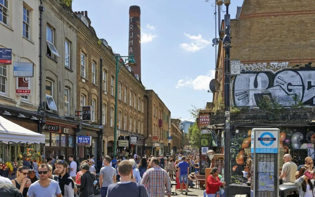 Spacious 1 bed Flat With View