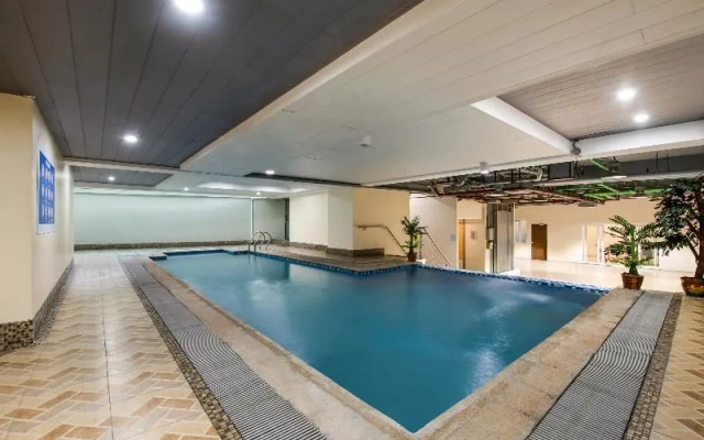 Oyo 207 Bay Area Suites Near Philippine General Hospital