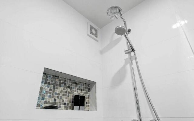 Misty Lakes - Queenstown Lakefront Apartment