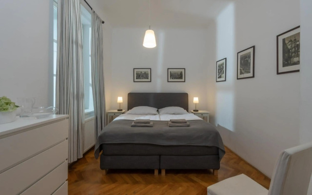 Apartman Carolinum