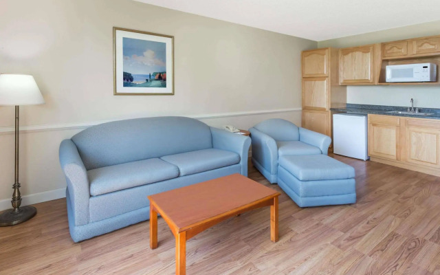 Travelodge Peoria Hotel and Conference Center