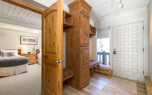 True Ski-in Ski-out Stunning Mountain Views