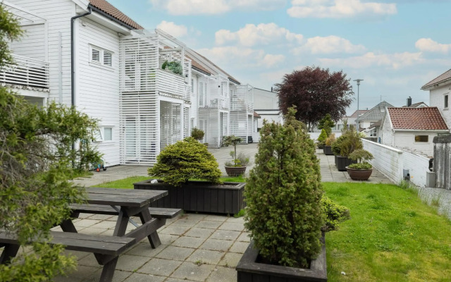 Central top floor apartment