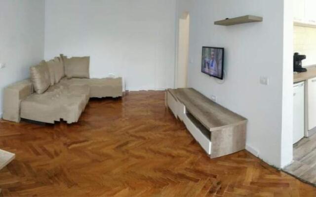 Tomis Apartment