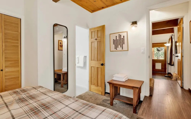 Black OAK Cabin #1977