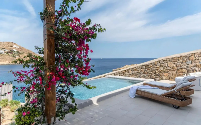 Etesians Suites & Villas