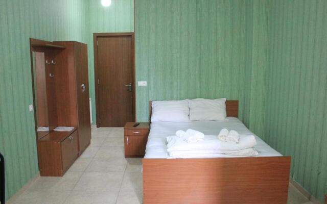 Hotel2005