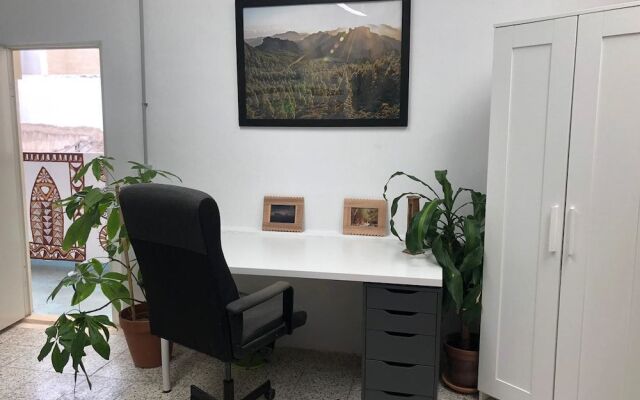 Tropical House Hostel