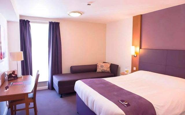 Premier Inn London Stansted Airport - Image 6