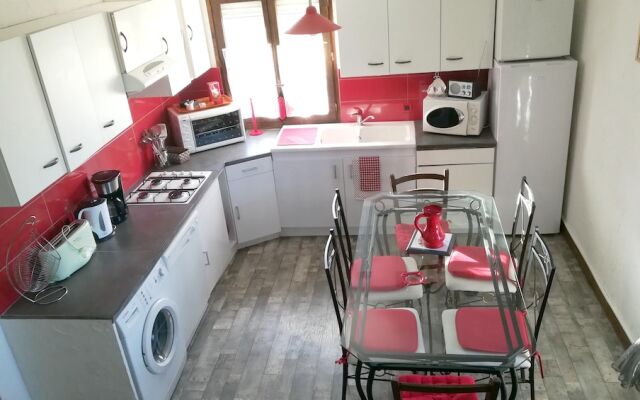 House With 3 Bedrooms in Villeneuve, With Enclosed Garden and Wifi