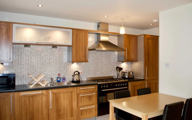 Modern 2 Bedroom City Centre Flat
