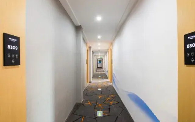 Junyi Hotel (Shaoxing Shangyu Pedestrian Street)