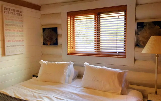 The Beach House Texada - Oceanfront Cabin