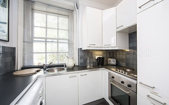 Chelsea Beautiful 1 bed Apartment in Mansion Block With River View Cheyne Walk