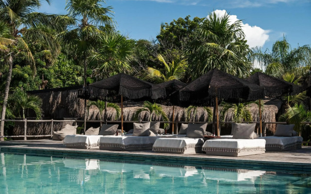 Radhoo Tulum
