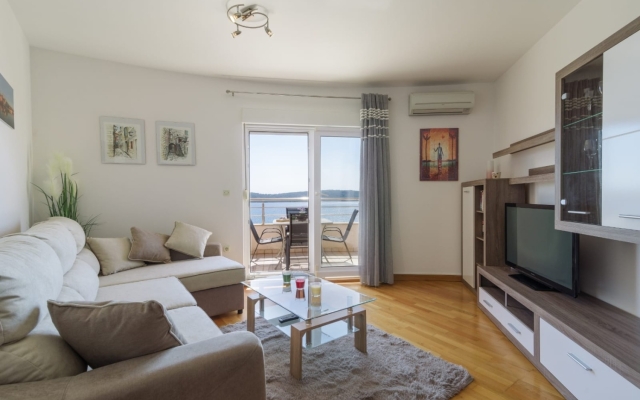 Apartment Pery - 2 bedroom sea view apartment: A1 Trogir, Riviera Trogir