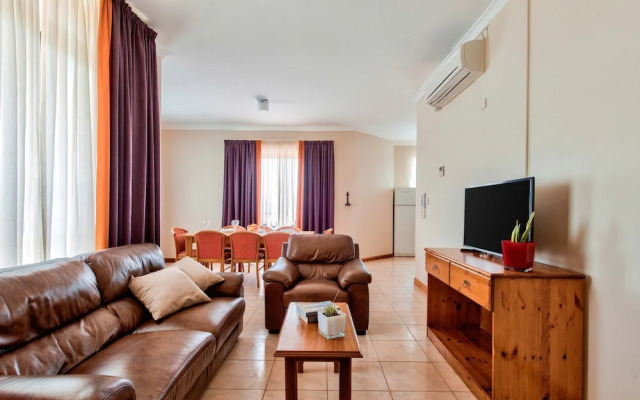 Villa Gardenia - 5 Bedroom Holiday Villa With Pool