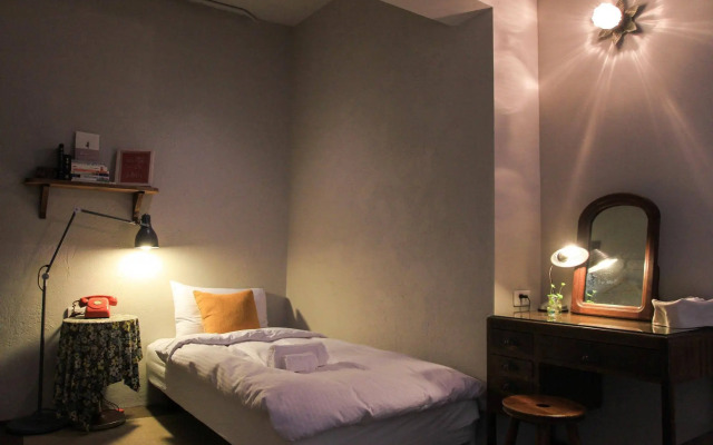 Solo Singer Hotel