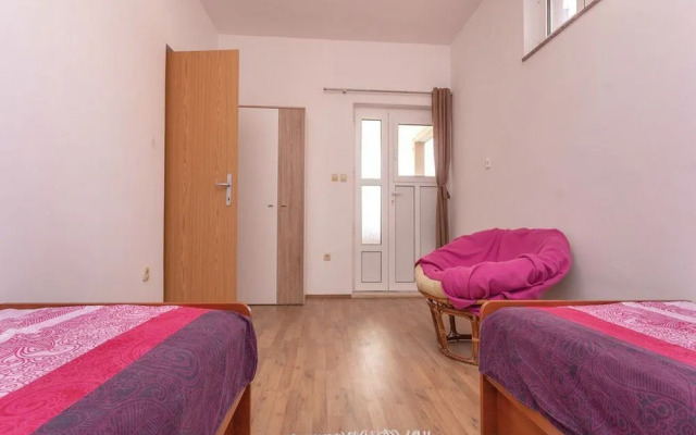 Apartment Niko - Two Bedroom Apartment With Swimming Pool