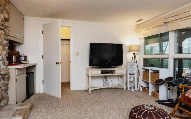 Wintergreen Retreat Jacuzzi Sauna dog Friendly