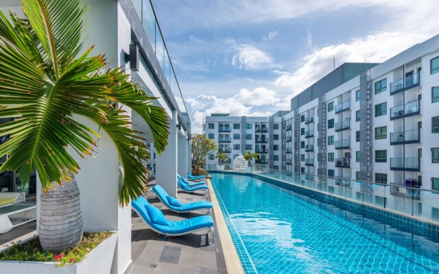 Pool Views De Luxe at Arcadia Beach Resort