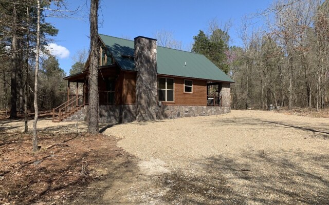 Standing Bear Studio Cabin With Hot Tub on the Deck by Redawning