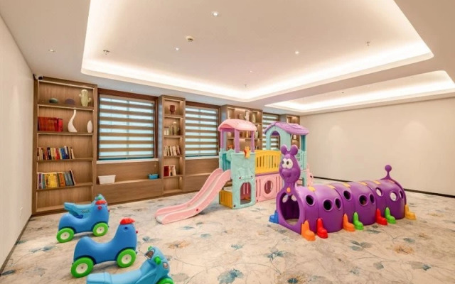 Rezen Select - Ningbo Railway Station, Tianyi Square