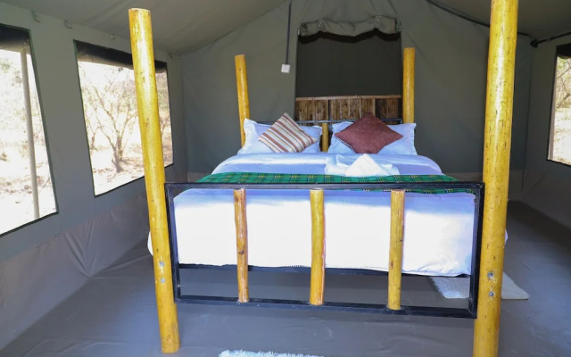 Emunyan Mara Camp