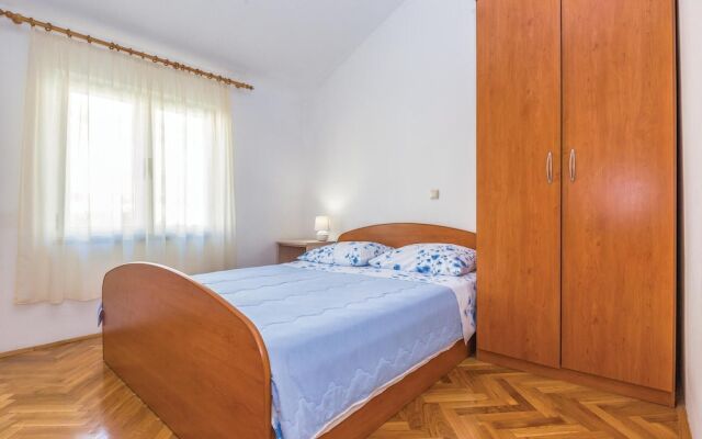 Stunning Apartment in Makarska With 3 Bedrooms and Internet
