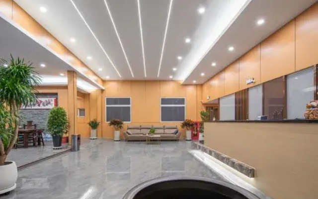 Huapan Light Luxury Hotel (Luoyang Longmen Avenue Branch)