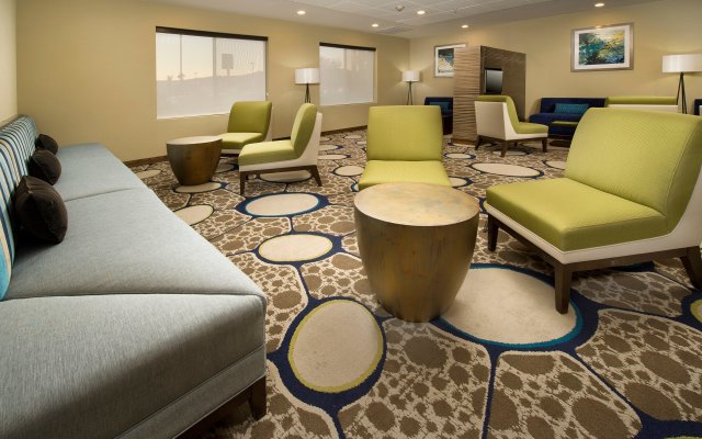 Holiday Inn El Paso Airport, an IHG Hotel