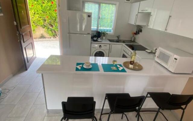 Seaside Maisonette 200M from sea