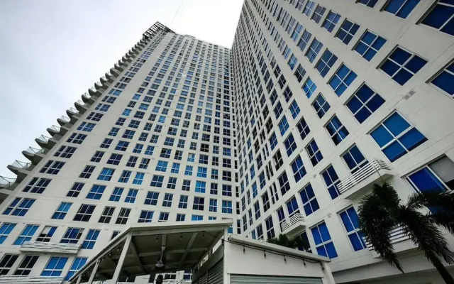 Room-sofa Bed Stay Rooftop Pool & Gym, A