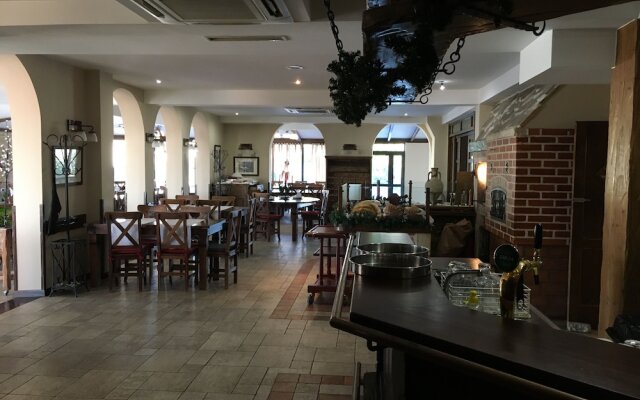 Fortuna Hotel & Restaurant