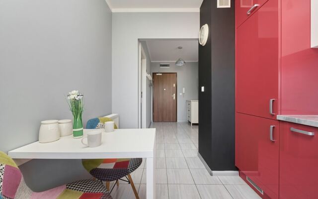 Spacious & Colorful Apartment by Renters
