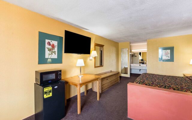 Rodeway Inn & Suites