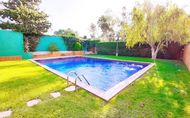 Villa - 4 Bedrooms with Pool and WiFi - 107985