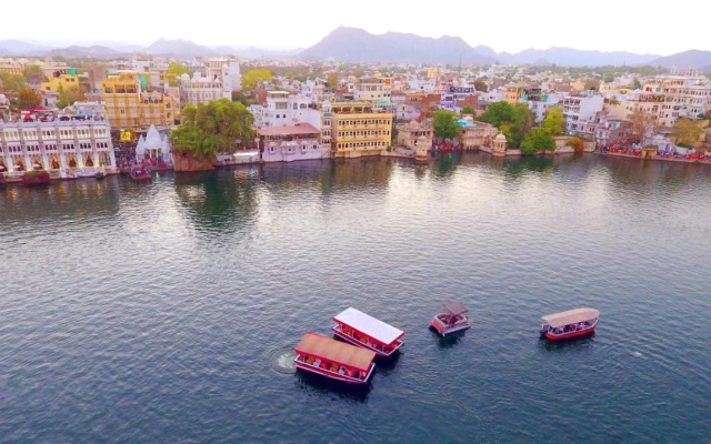 Hotel Sarovar on Lake Pichola