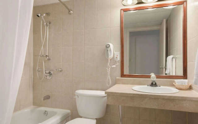 Travelodge by Wyndham Cambridge - Waterloo