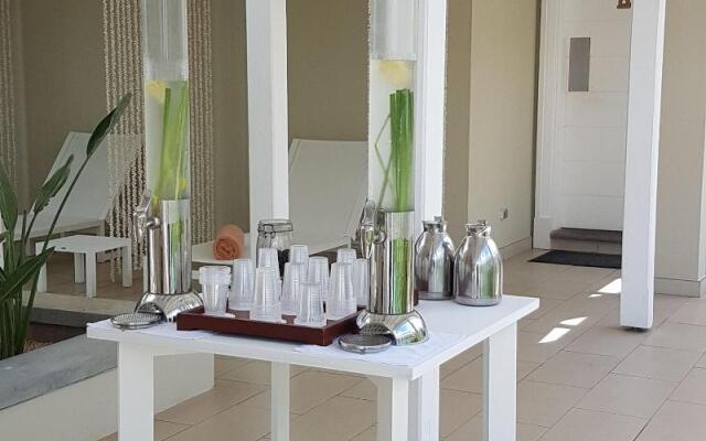 Azuri Apartment with Beach, Pools, Gym, Restaurants, Spa, Boats, kids Corner