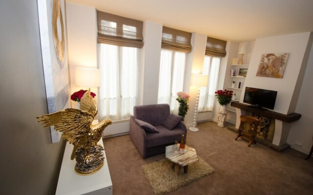 Apartments - Into Paris