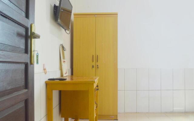 SPOT ON 91623 Pj Guest House Syariah